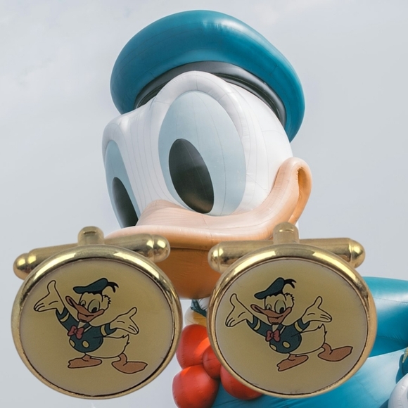 New Without Tags Vintage Looking Donald Duck Goldtone Cufflinks - Picture 1 of 5
